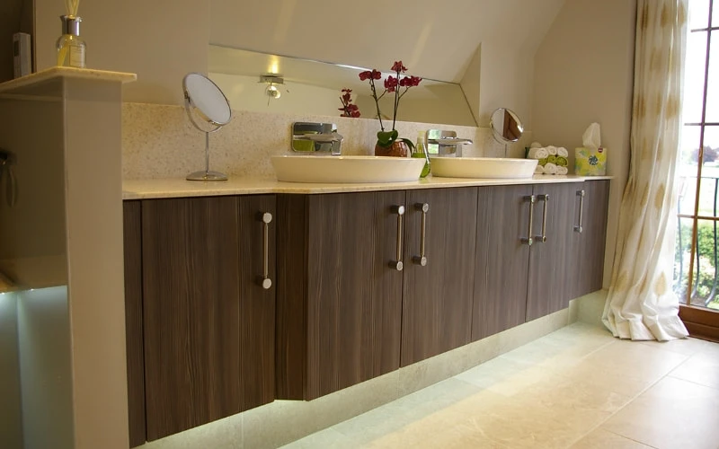 Ensuite with easy clean shower